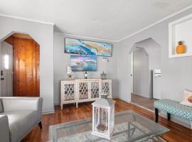 Serenity 3BD Home Free Parking&Wine Oversized Yard, hotel di Burbank