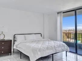 Cozy Miami Gardens Studio King Bed & Tub - 712