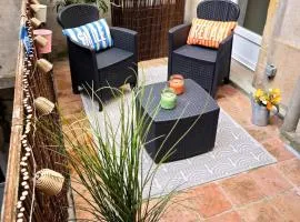 Le Cocon Des Arcades - Central, charmant balcon -