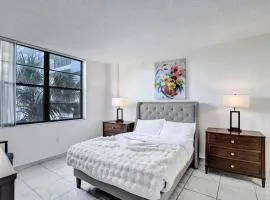 Cozy 1BR Near Hard Rock Stadium - 214