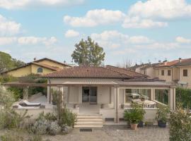 Villa La Gufa 2 by Interhome, hotel u gradu Kverčeta