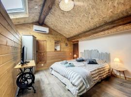 Marina Chambres d'Hôtes Familiale, hotel i Sampzon