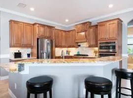 Gorgeous lakefront pool home with golf course view Birdie