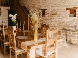 FERME DE CARACTERE PROCHE DE Dole JURA, Hotel in Rahon