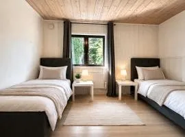 Spacious 7BR Villa with Parking for Large Groups