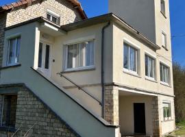 Gîte La Maison de JuJu, Hotel in Lacave