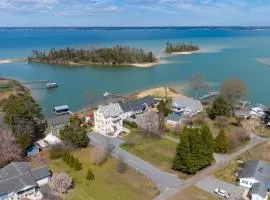 Waterfront Home with pool dock gameroom and kayaks