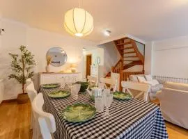 Cisneros Family House Garden Pool & Kids Area