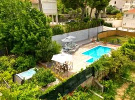 AA Dalmatia - Romantic gateway Exclusive Pool, Hot Tub & AC bedroom