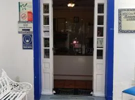 Habitación cómoda, con un toque futbolero