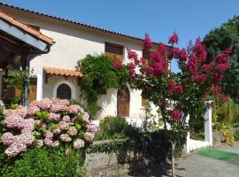 Domaine médiéval de la motte, hotel Saint-Sulpice-en-Pareds városában