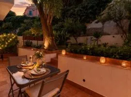 Atenasio Garden Suite con giardino privato e parcheggio a Taormina Relax e Privacy