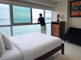 Lujoso depa con piscina, gym, jacuzzi frente a las peñas Guayaquil, Ecuador