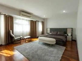 Huge townhome in Bangkok CBD I 4BR 6Bath