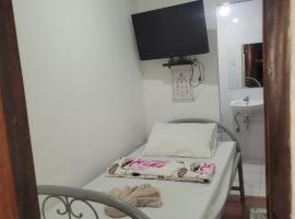 Knights-Apple Inn, hotel in Mambajao