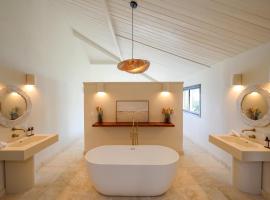 Galleon Beach Studio Cottages, hotel a Clarence House