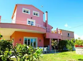 Private Villa AKOBARA, 2km from city center