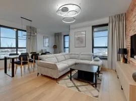 DOKI Living 2 Bedroom Apartment - Parking & Foodhall