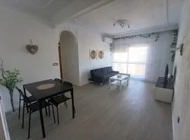 Sevilla Gateway a 10 min Sevilla y cerca aeropuerto, 3 habitaciones, 2 camas en cada habitación y sofá cama