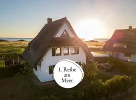 Ferienhaus Meerestraum Rügen - erste Reihe, Panorama-Meerblick & Kamin, Hund willkommen, ruhige Lage, 150 m zur Ostsee