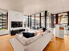 Spacious 2BR Downtown Vancouver Condo Free Parking