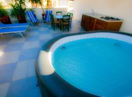 Ladispoli में, होटल Old Style by the sea, roof terrace with pool and kitchen, Ladispoli