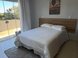 Casa nova, completa, um refúgio na natureza a 30 min de Curitiba com Wifi e estacionamento, lago de pesca e muito mais