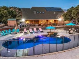 Mountain Elegance w/ pool, spa, projector