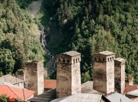 Nino & Tarzan Guesthouse