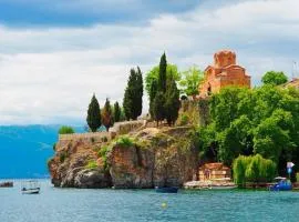 Waterfront 3BR Luxury - 2Bath & 3Balconies - Pogradec, Lake Ohrid