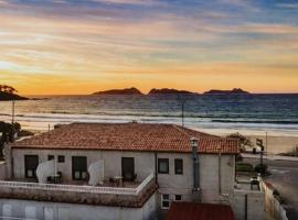 Hostal Montevideo Camino De Santiago & Beachfront, готель у місті Нігран