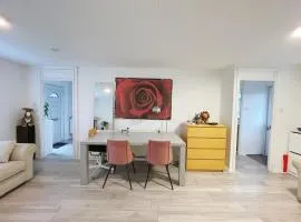3 bed garden house direct connection to airport n train station
