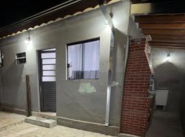 Casa de Fundo Equipada e quintal com separação, hotel a Jacutinga