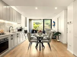 2BR Thirroul Escape - Walk to Train, Beach and Car Free
