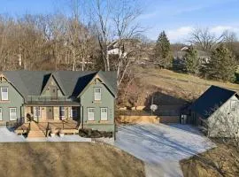 Spacious 5BR Retreat w Game Room Huge Drive & Private Setting