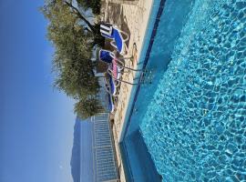 Apartments and rooms with a swimming pool Brist, Makarska - 15620, hotel en Brist
