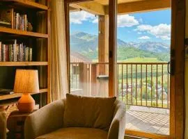 Trailside 3BR Top-Floor Views and Sauna