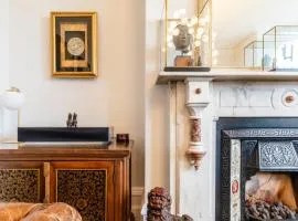 Beautiful 5 Bedroom Home in Evesham