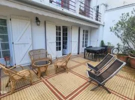 Saint-Jean-de-Luz : Appartement avec Terrasse, 2 Ch. et Parking au Cœur Historique - FR-1-792-34