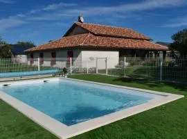 Maison avec piscine privée, parking - 10 pers. - FR-1-616-564