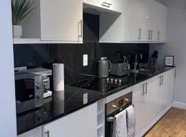 Stylish 2 bed in prime location with Free Parking