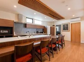 Takayama Showa no yado-A Modern Japanese-style villa with garden, excellent location