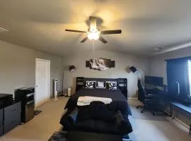 Dia, Commerce city Reunion Master Bedroom with private bath