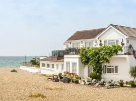 Bella Vista is a Stunning Beachfront Apartment with 200 5 star reviews