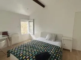 Belle F2 centre ville Massy avec jardin