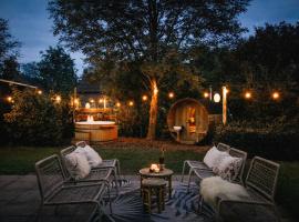 Bohemian Wellness met hottub & sauna, Hotel in Ewijk