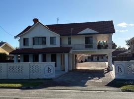 Surf Beach Motel Tweed, hotel di Tweed Heads