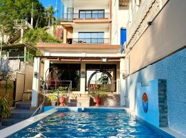 Beachfront house with private pool, Lobo Batangas, hotelli kohteessa Lobo