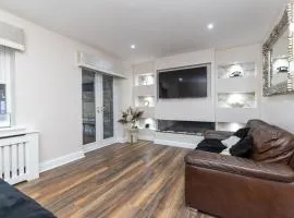 Spacious 4BR Home Garden Parking Sleeps 7 - Pass the Keys