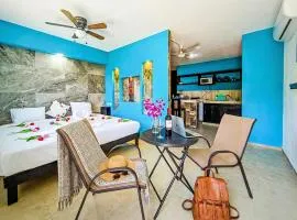 Sleep 8 in 2 Bright & Spacious Units 500m to Beach Fast WiFi AC Great Value 5B6B